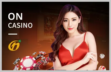 Bàn Poker với chip và lá bài